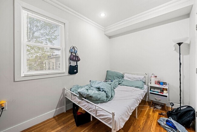 Building Photo - 66 Mozart St