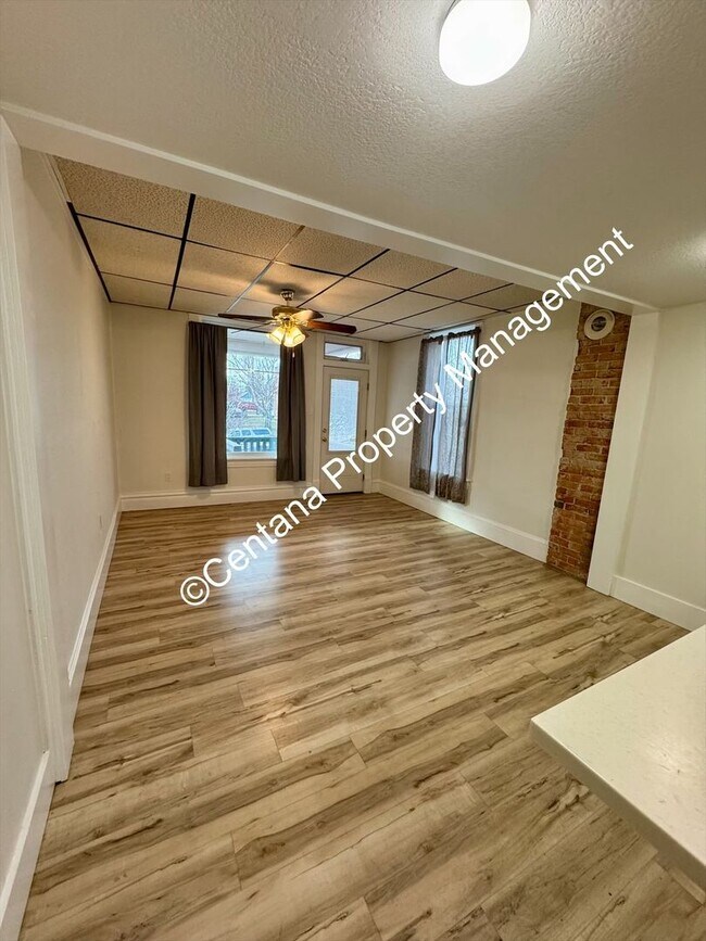 Building Photo - 722 S Montana St