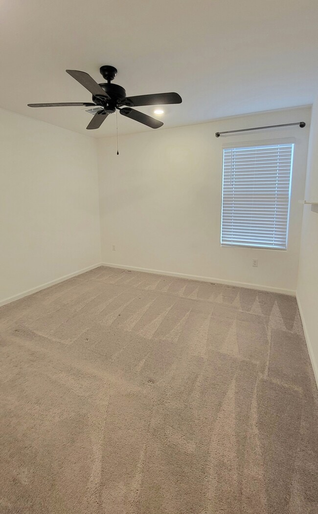 Building Photo - 7152 W Vineridge Dr