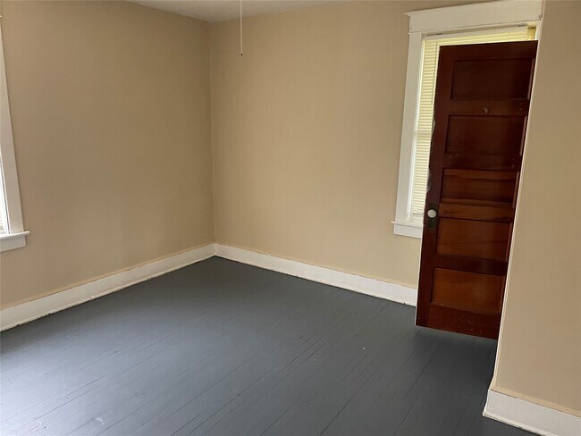 Building Photo - 14 Merrill St