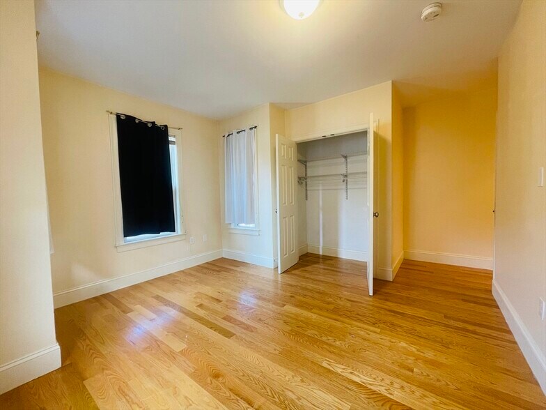 Building Photo - 35 Pratt St