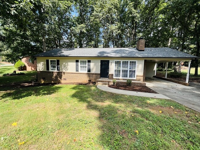 Primary Photo - Lovely 3 BR, 2BA home in a quiet neighborhood