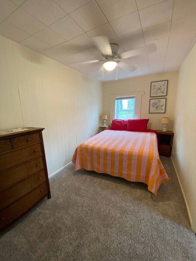 Building Photo - Charming 2BR Cottage on Lake in Niles