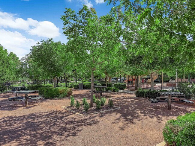 Building Photo - 2 Bed, 2.5 bath Townhome for rent in the h...