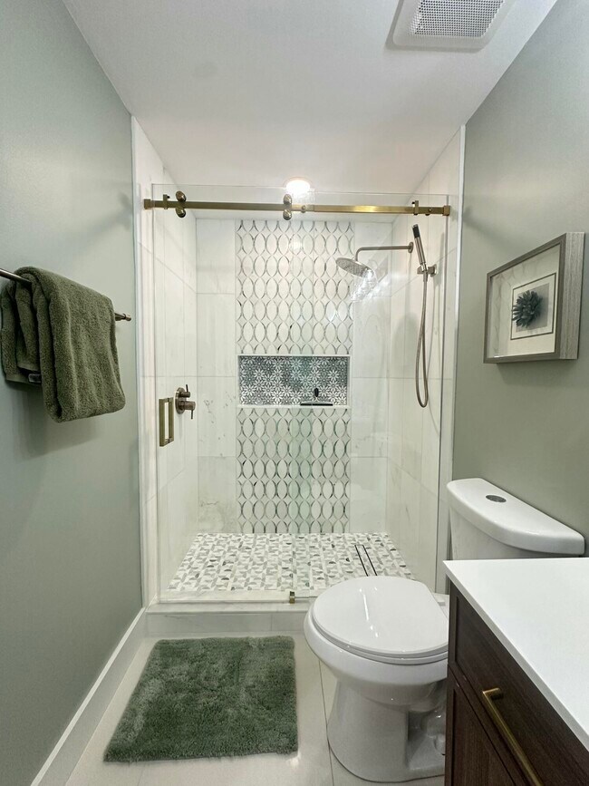 Building Photo - 630 S Sapodilla Ave