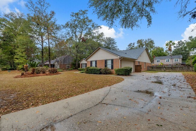 Building Photo - Killearn Estates 4 Bedroom Brick Home