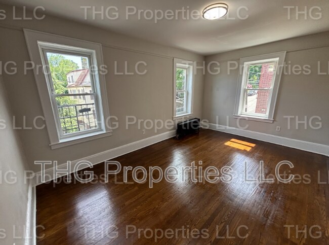 Building Photo - 490 Tremont Ave