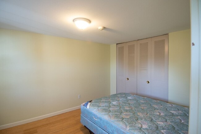 Building Photo - One Bedroom condo in Northampton
