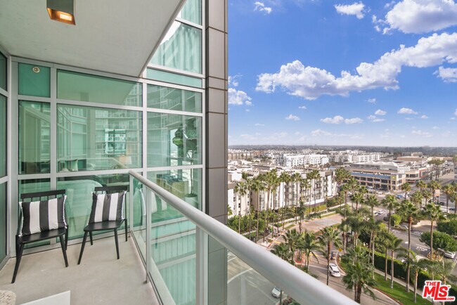 Building Photo - 13650 Marina Pointe Dr