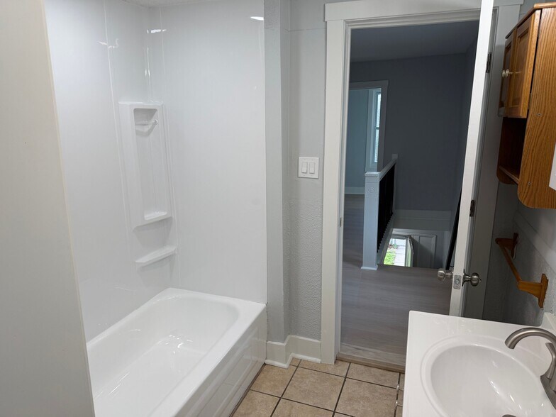 Building Photo - 1115 Fairdale St