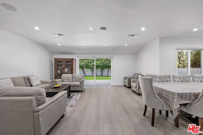 Building Photo - 12849 Tiara St