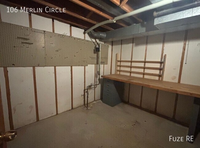 Building Photo - 106 Merlin Cir