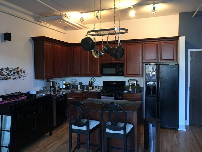 42" cabinets and pot rack - 950 W Monroe St