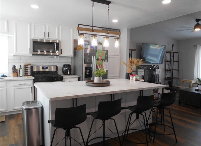 Beautiful Island in Kitchen - 5918 Sky Meadow St