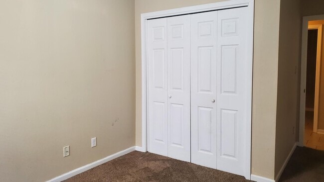 Building Photo - 2608 E Maple Ave