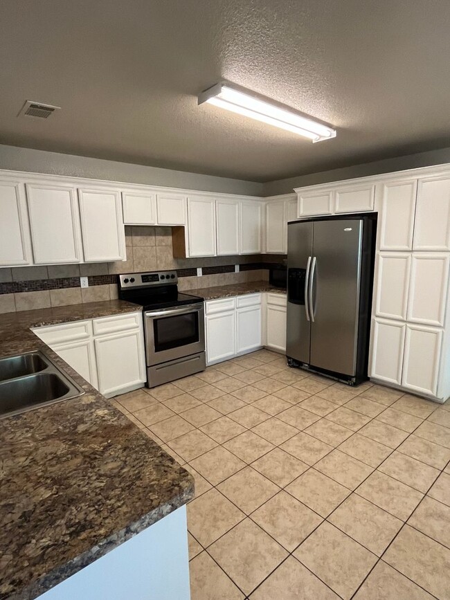 Building Photo - Beautiful Home in Great Location