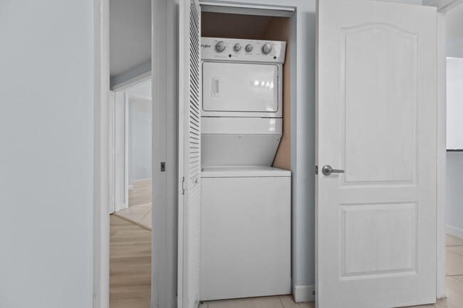 Building Photo - 410 Evernia St