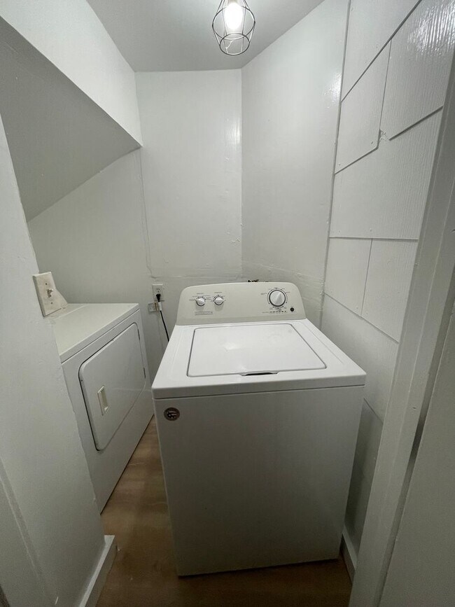 Building Photo - 1519 Campbell St