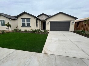 Building Photo - New, New New in Northwest Visalia!