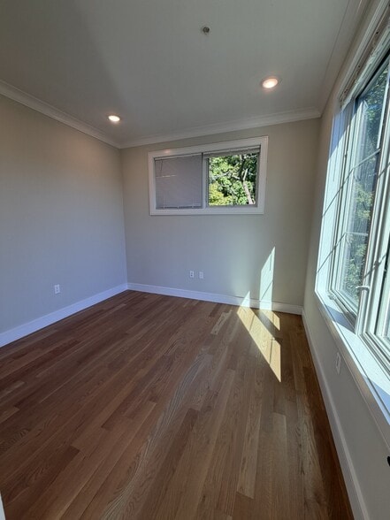 Building Photo - 104 Warren St