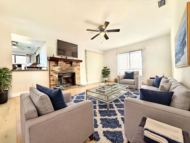 Building Photo - Moss Pointe 3Bedrooms/2.5Bath-home with great room fireplace!