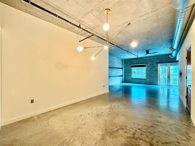 Building Photo - 1212 E Whiting St