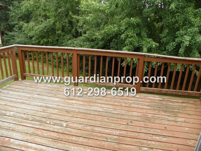 Building Photo - End Unit Townhouse Available November 1st,...