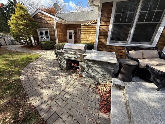 Building Photo - 2465 Fairway Dr