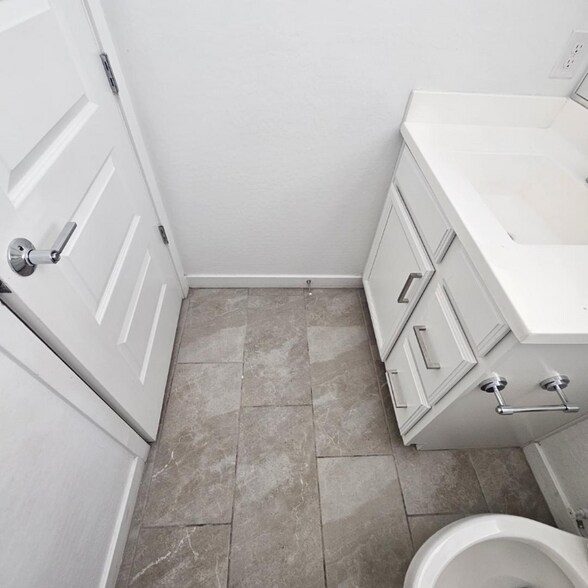 Building Photo - 1660 W Paseo Way