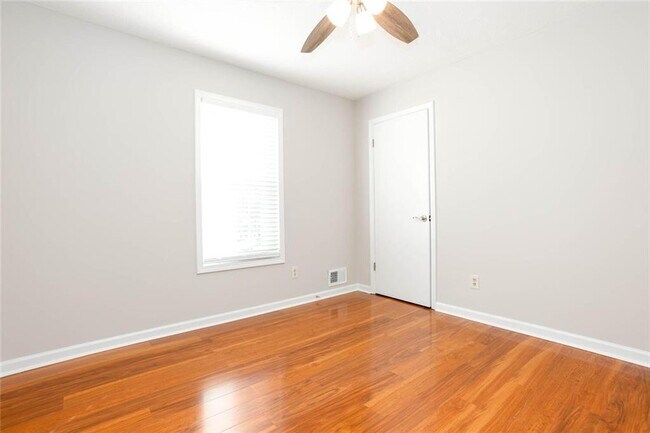 Building Photo - 4049 Leicester Dr NE