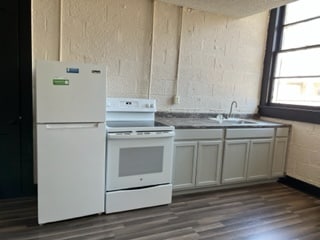 Building Photo - 227 N 5th Ave