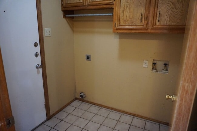 Building Photo - 1104 Homestead Dr