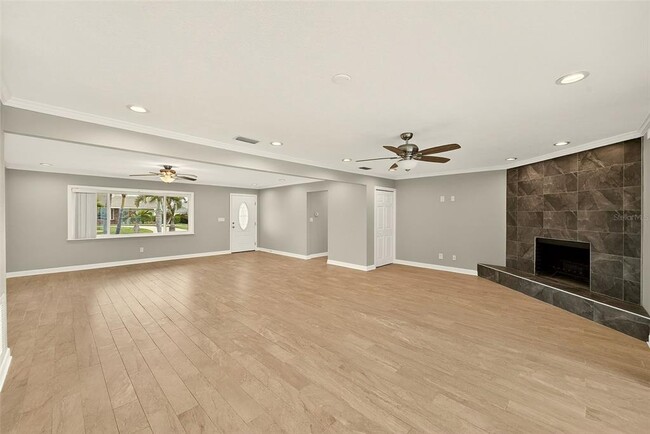 Building Photo - 5434 Oakhurst Dr