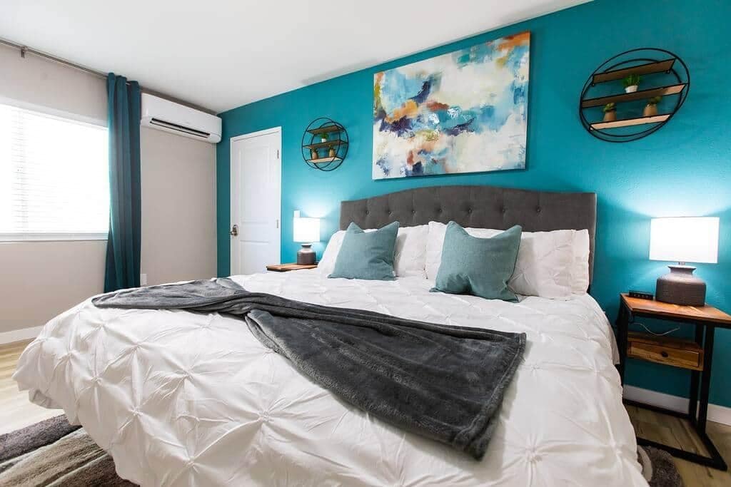 Building Photo - 7880 Laurelridge Rd