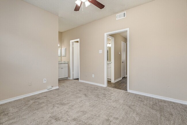 Building Photo - 3615 W Northgate Dr