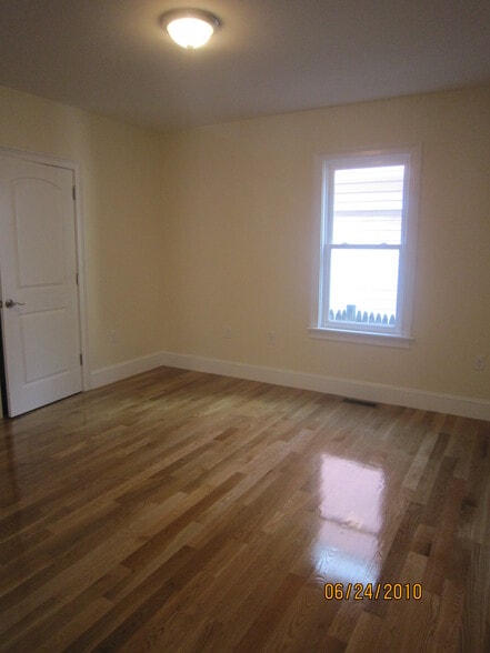 bedroom - 57 Greenleaf Ave