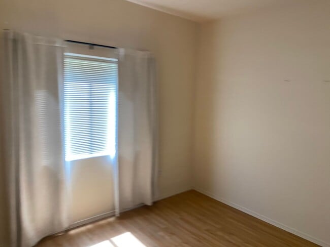 Building Photo - SE!!! Gated!! 2 Bedroom 1st Floor with Bal...
