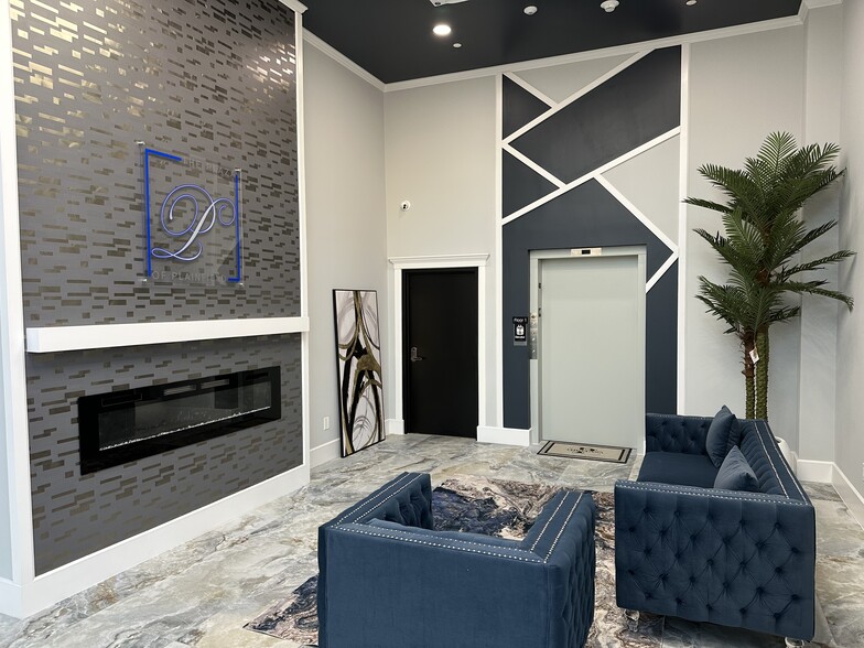 Grand Entrance - 208 W 7th St