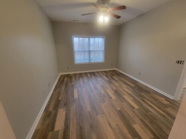 Building Photo - 1013 Claret Ln