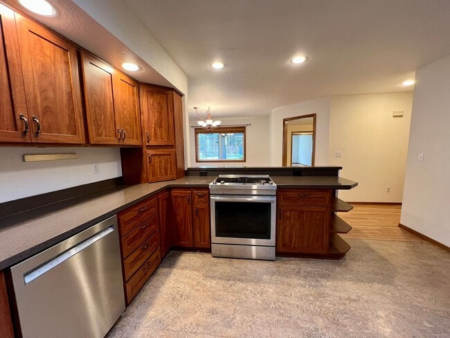 Building Photo - Private 5 Acres