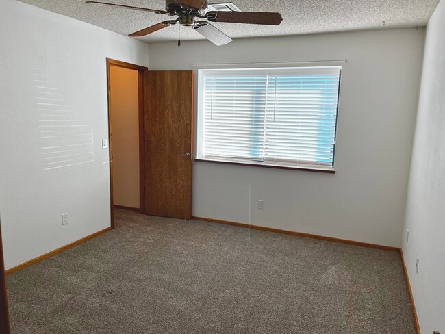 Building Photo - Unfurnished Long Term House! Price Adjustm...