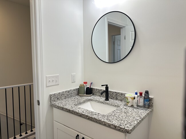 Building Photo - 152 Gregg St