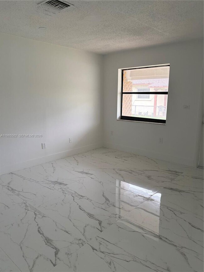 Building Photo - 6172 SW 44th St