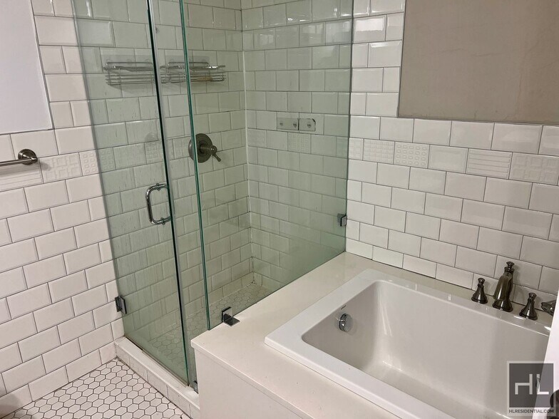 Building Photo - 6BR 3BA Historic Limestone Duplex In Crown...