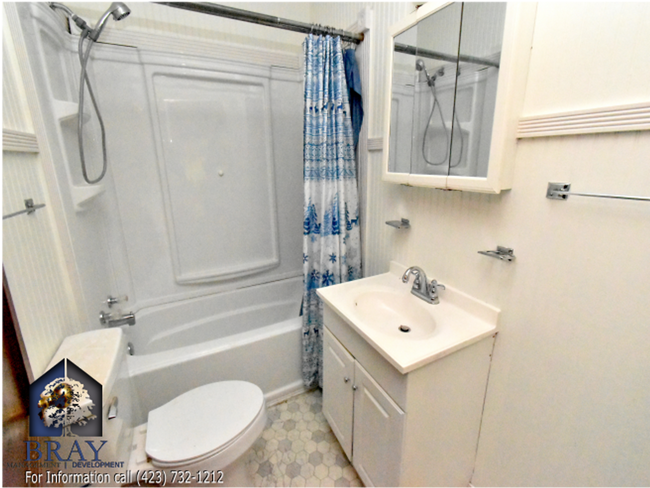 Building Photo - Centrally located charming cottage!