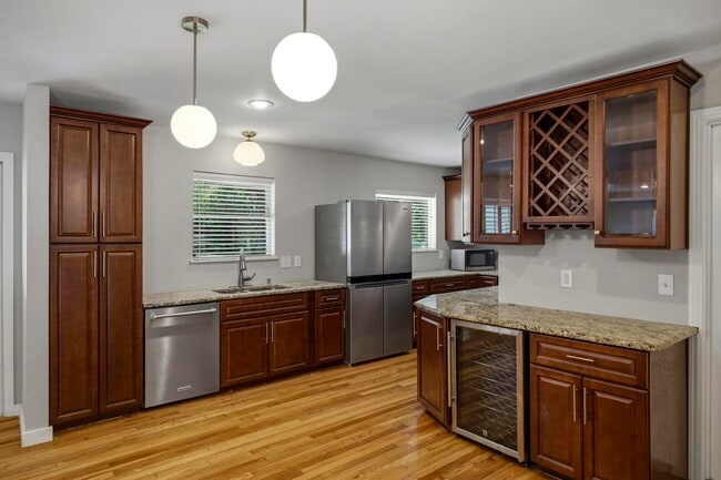 Building Photo - 3206 Albin Dr