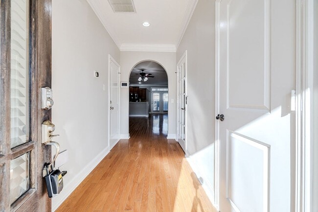 Building Photo - Spacious 4BR Townhome with Elevator in the Heart of Pooler