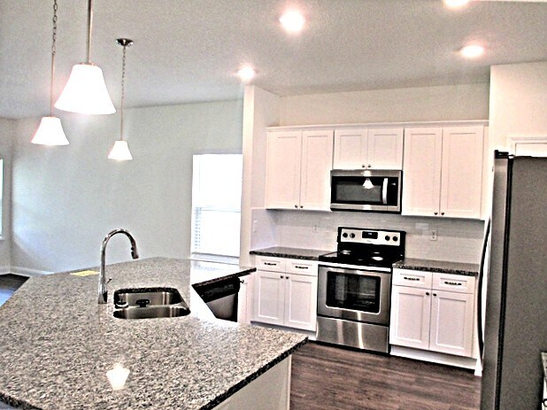 Building Photo - 907 Sunny Stroll Dr