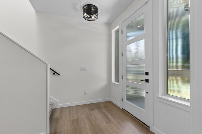 Building Photo - 4bd/2.75ba Seattle Home