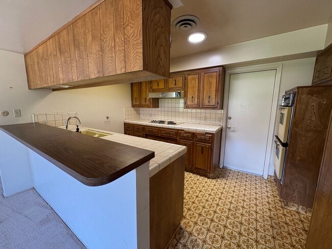 Building Photo - 2-Bed, 2-Bath Condo in Bakersfield | Garag...